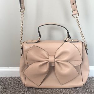 SUPER cute bow purse!